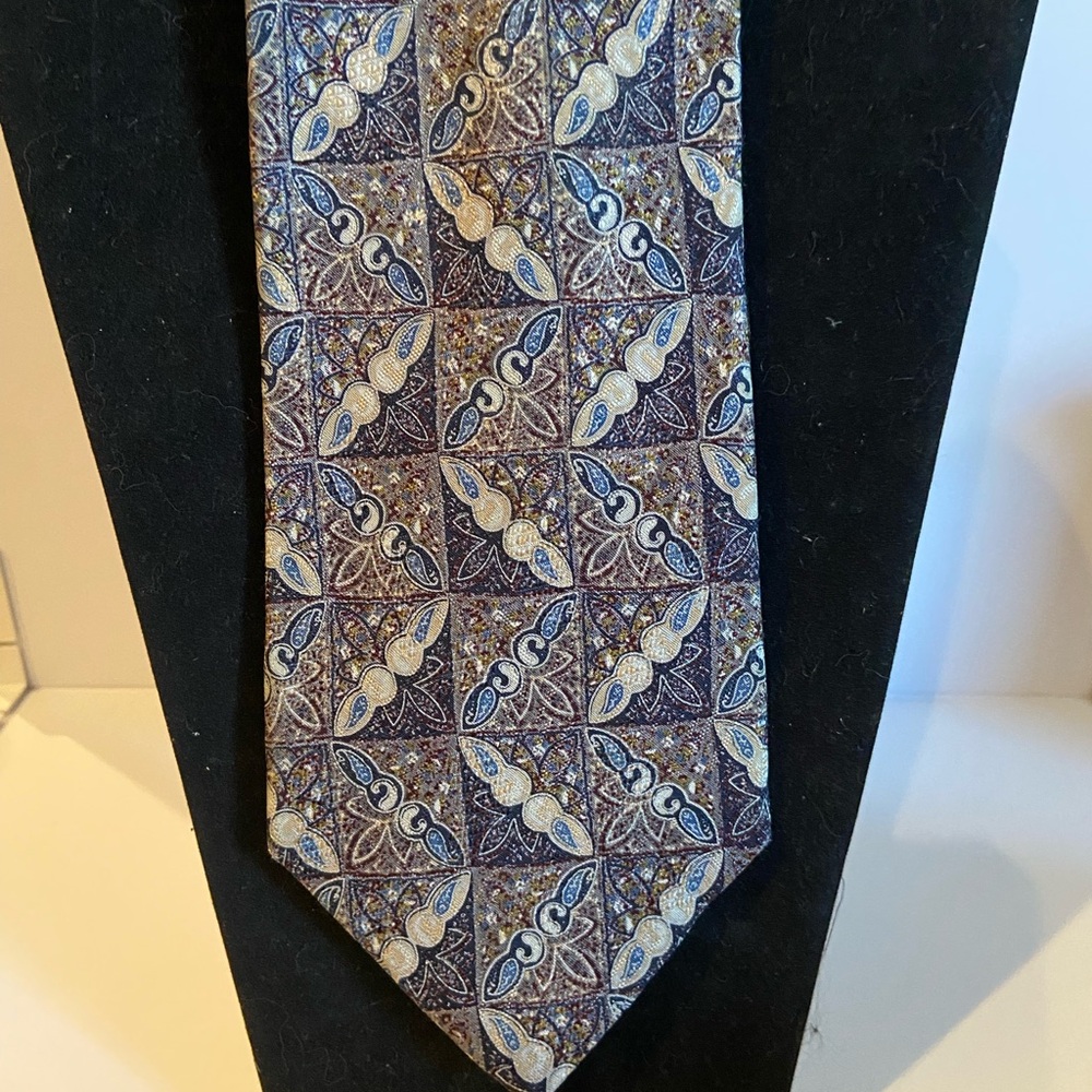 XMI Luxurious Silk Tie with Geometric Design in Blue and Silver Made in USA